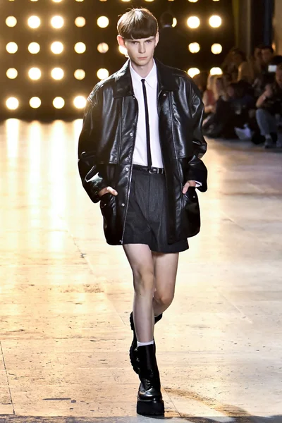 Look 9